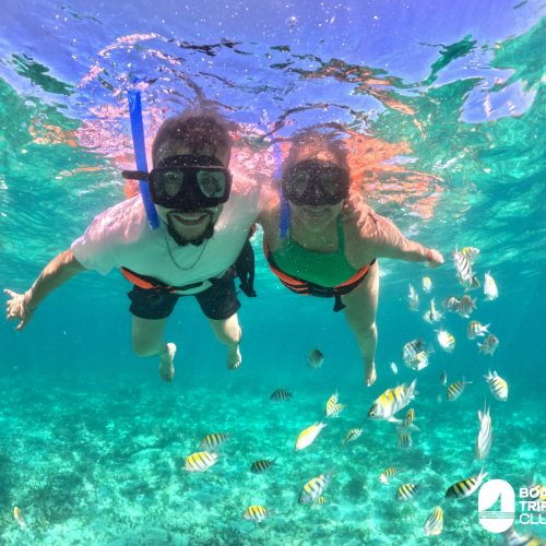 2-underwater couple snorkling cancun