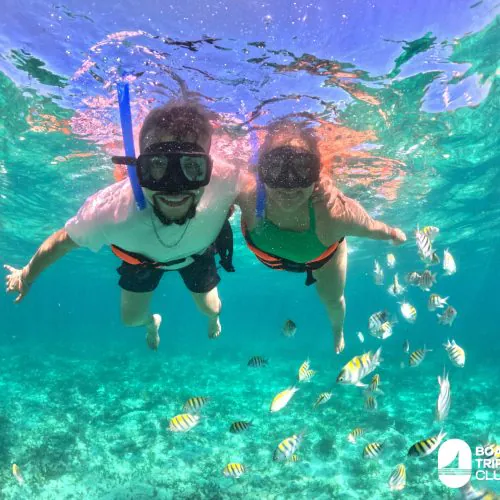 2-underwater couple snorkling cancun