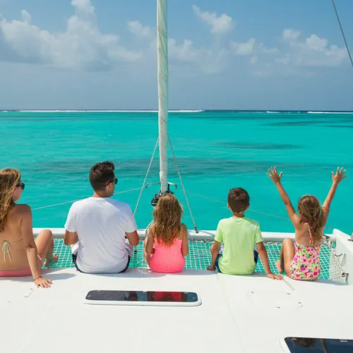 family boat tour cancun